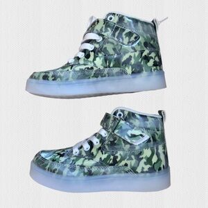 NWT Kids Camouflage Light‎ Up High-Top Sneakers Sz 12.5